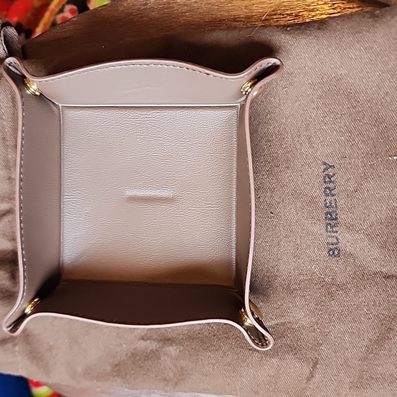 Burberry Hero Trinket Tray or Valet Tray New With Dustbag - Picture 2 of 4